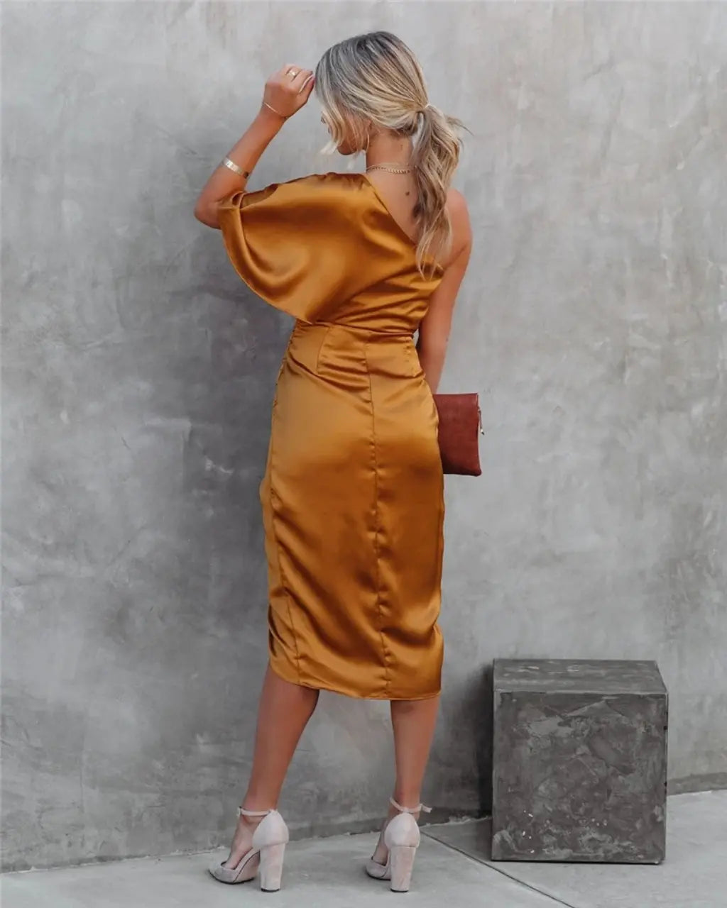Midi kjole asymmetrisk draperet silkekjole